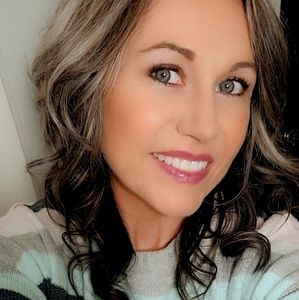 Poshmark seller, Tina